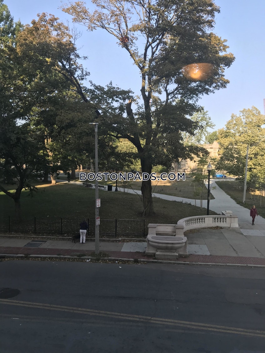 Boston - $4,950+ /month