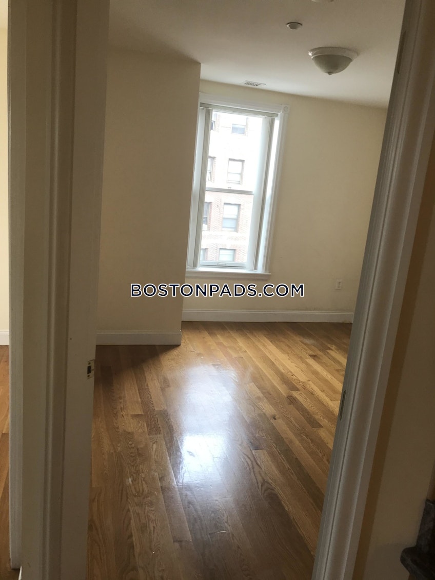 Boston - $4,950+ /month