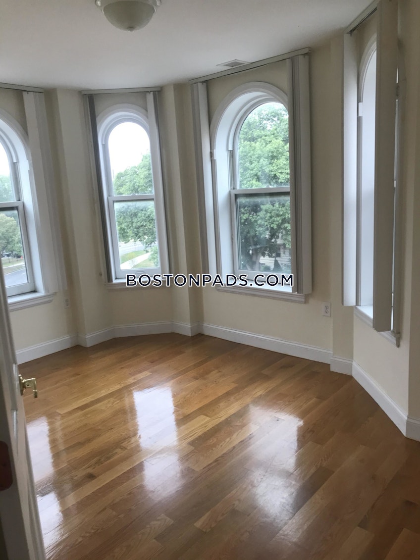Boston - $4,950+ /month