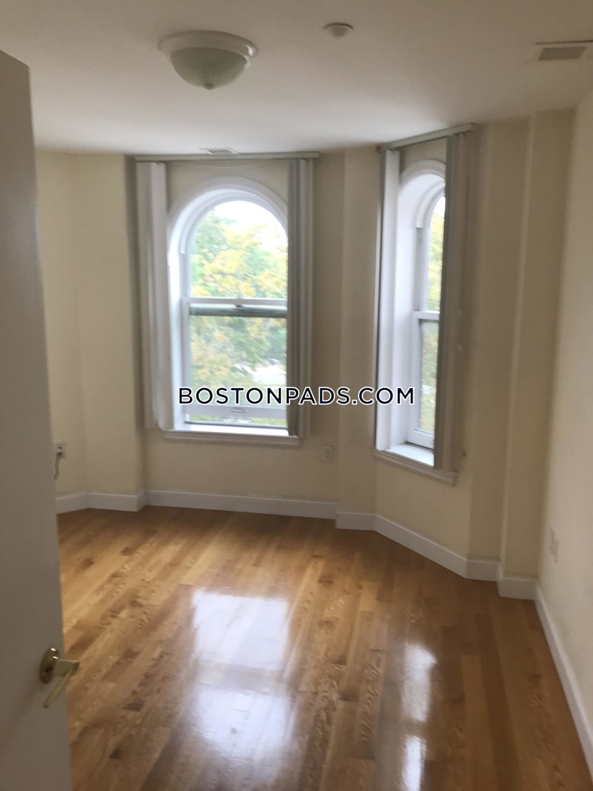 Boston - $4,950+ /month