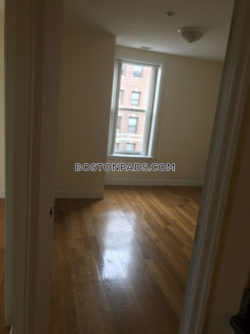 Boston - $4,950+ /month