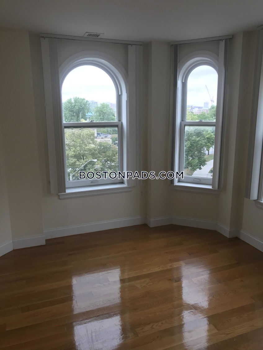 Boston - $4,950+ /month