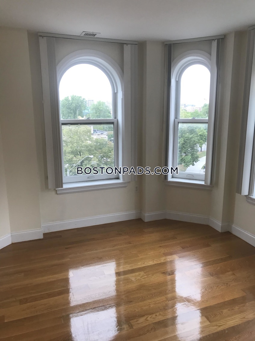 Boston - $4,950+ /month