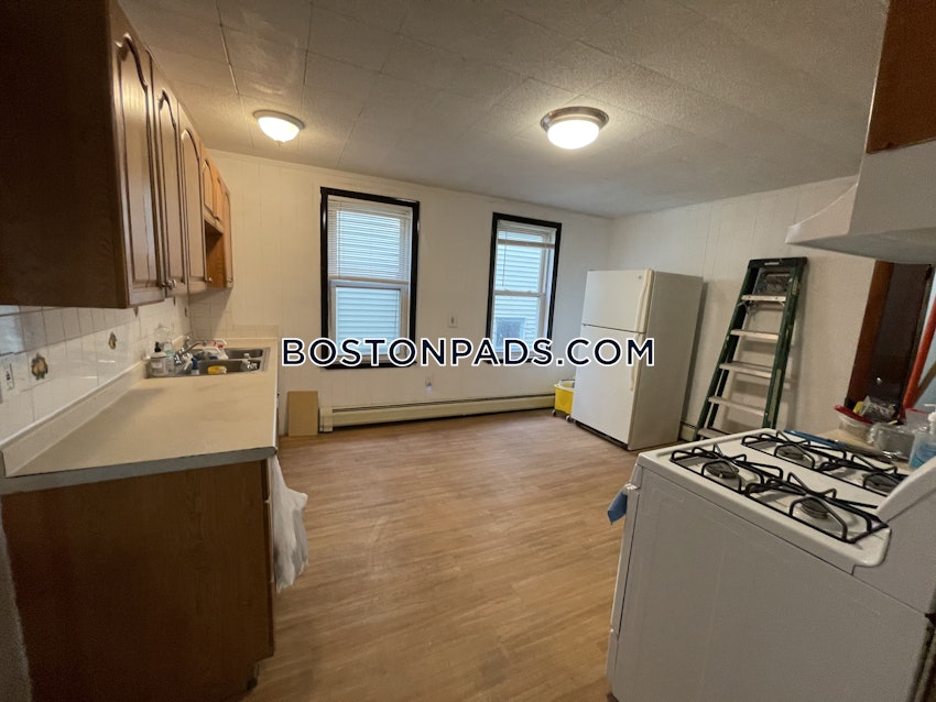 BOSTON - MISSION HILL - 4 Beds, 1 Bath - Image 10