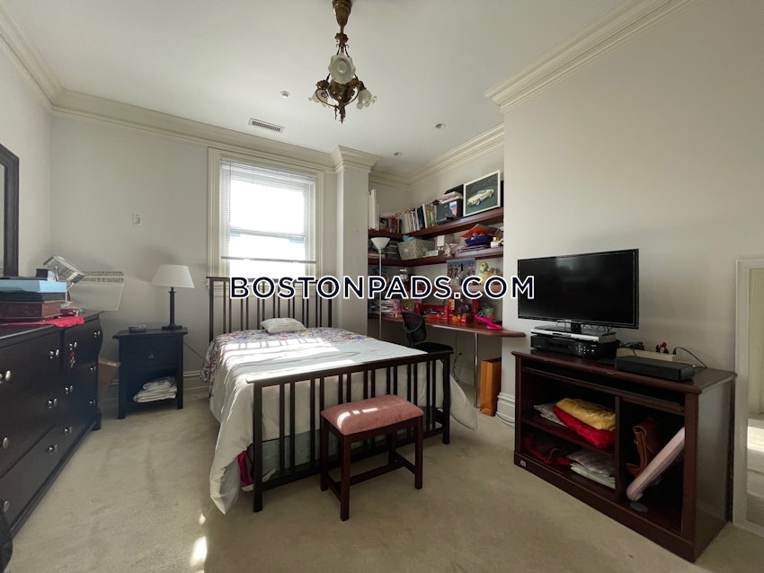 BOSTON - BACK BAY - 3 Beds, 5 Baths - Image 1