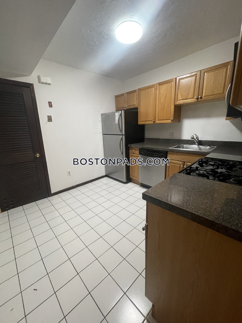 BOSTON - JAMAICA PLAIN - CENTER - 3 Beds, 1 Bath - Image 8