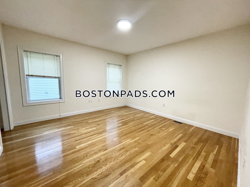 BOSTON - MISSION HILL - 4 Beds, 1 Bath - Image 4