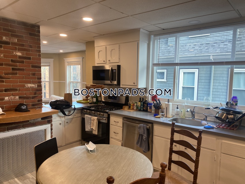 SOMERVILLE - TUFTS - 3 Beds, 1 Bath - Image 11