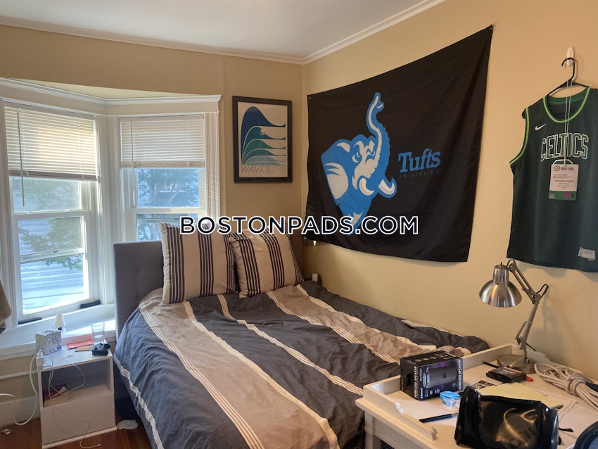 SOMERVILLE - TUFTS - 3 Beds, 1 Bath - Image 5