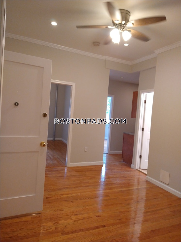 Commonwealth Ave., Boston