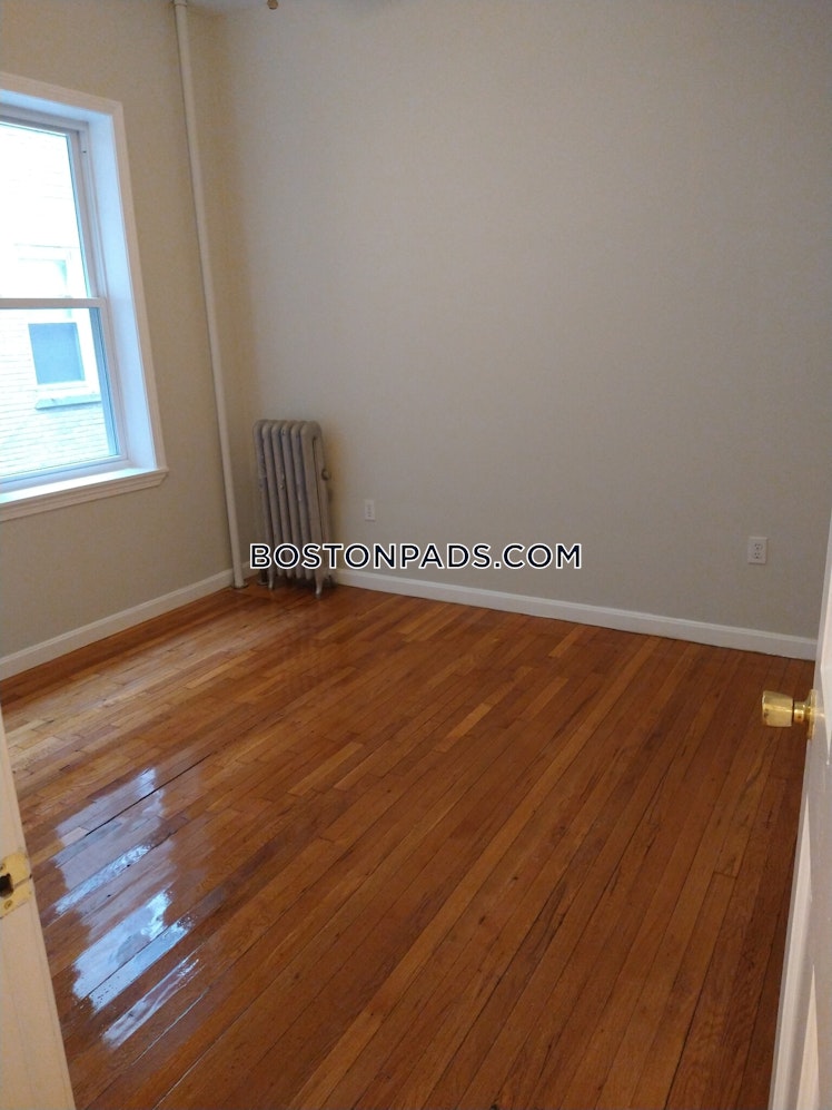 Commonwealth Ave., Boston