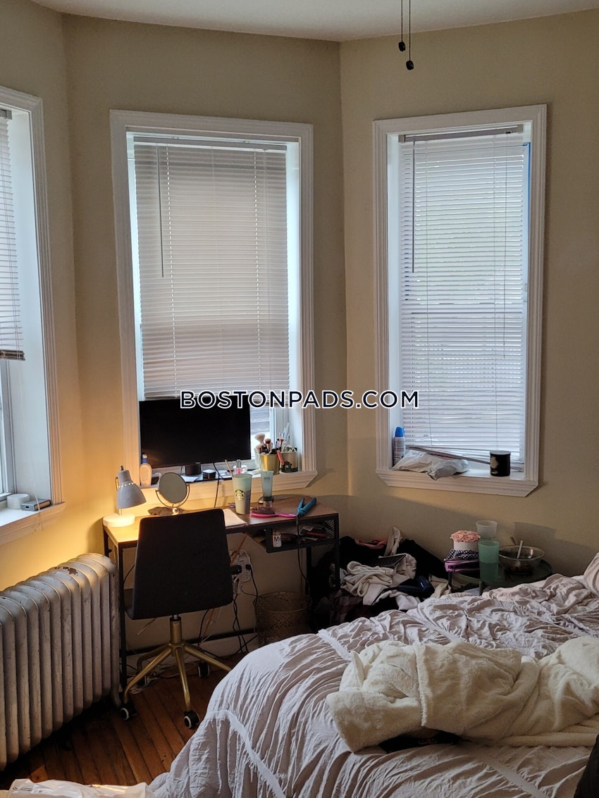 BOSTON - ALLSTON - 3 Beds, 1 Bath - Image 3