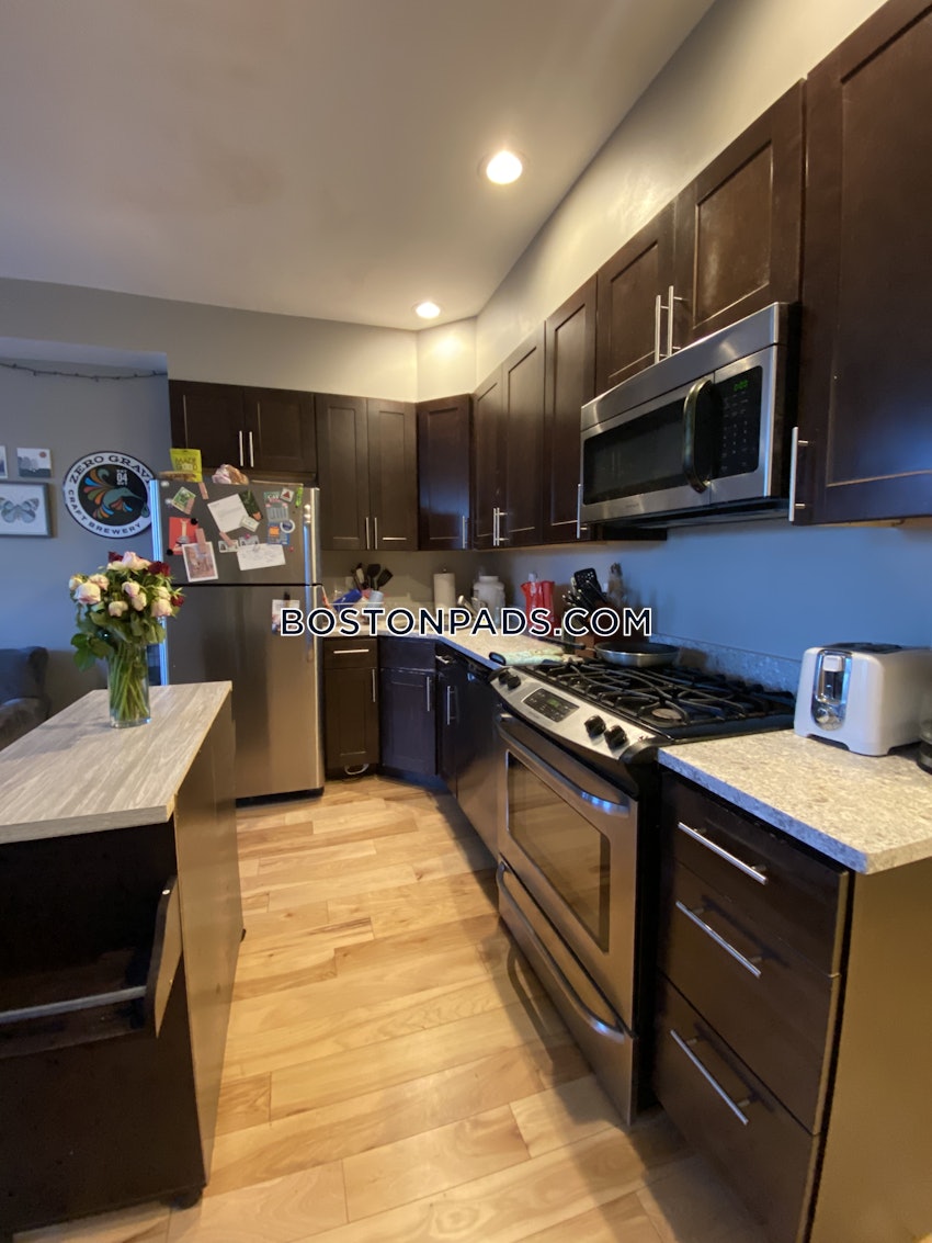 BOSTON - MISSION HILL - 4 Beds, 2 Baths - Image 2