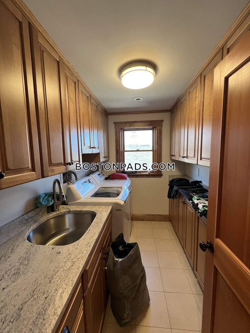 BELMONT - 4 Beds, 2 Baths - Image 1