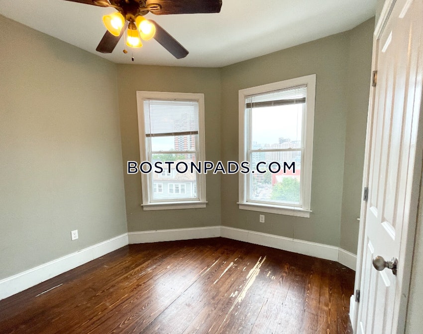 BOSTON - MISSION HILL - 4 Beds, 2 Baths - Image 7