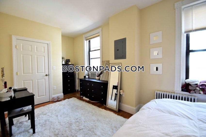 BROOKLINE- COOLIDGE CORNER - 5 Beds, 2 Baths - Image 9