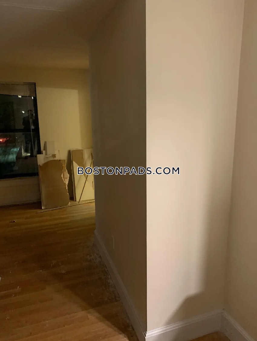 BOSTON - NORTHEASTERN/SYMPHONY - 3 Beds, 2 Baths - Image 9