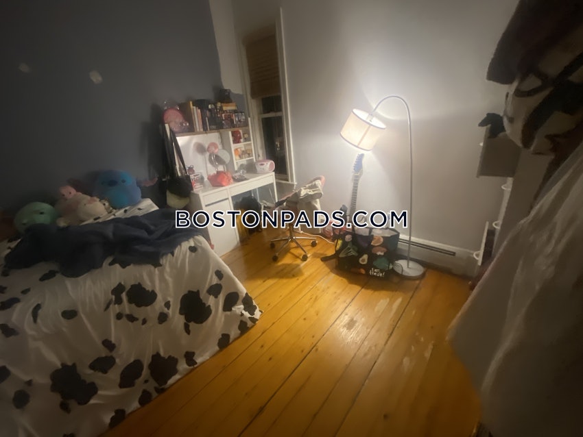 BOSTON - MISSION HILL - 3 Beds, 1 Bath - Image 3