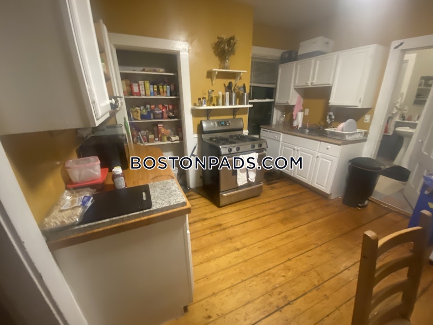 BOSTON - MISSION HILL - 3 Beds, 1 Bath - Image 5