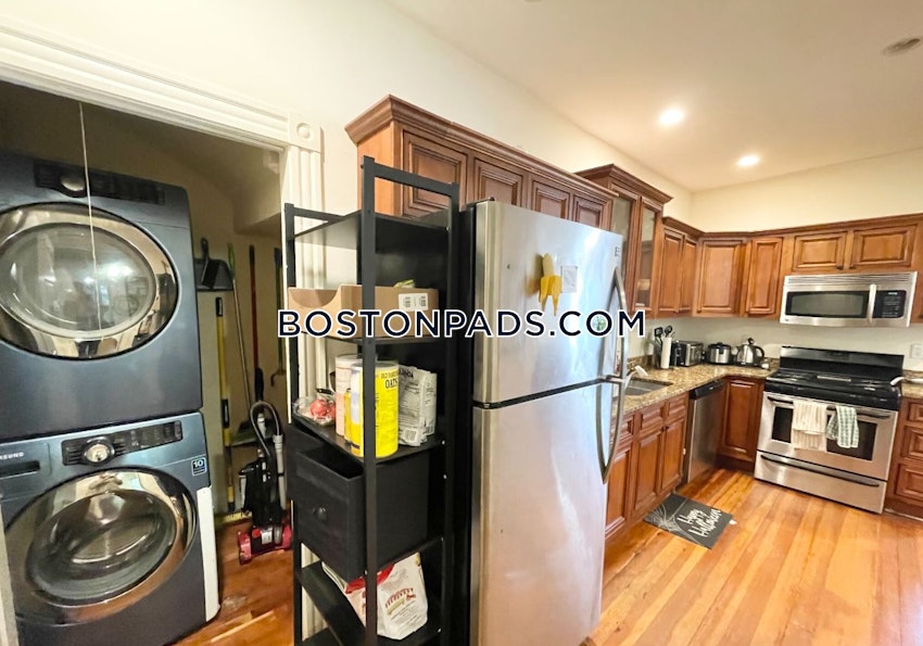 BOSTON - MISSION HILL - 4 Beds, 1 Bath - Image 3