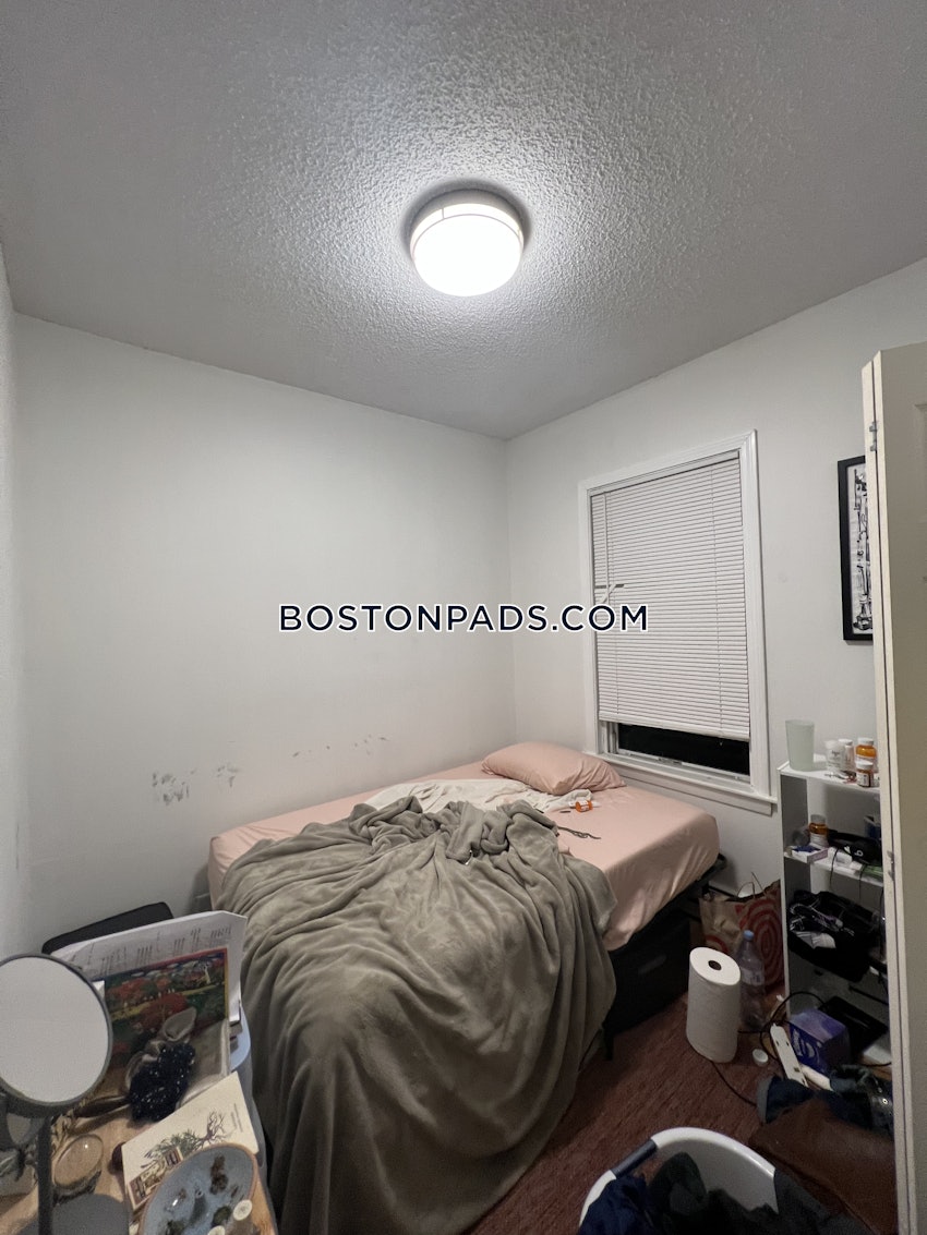 BOSTON - MISSION HILL - 4 Beds, 1 Bath - Image 7