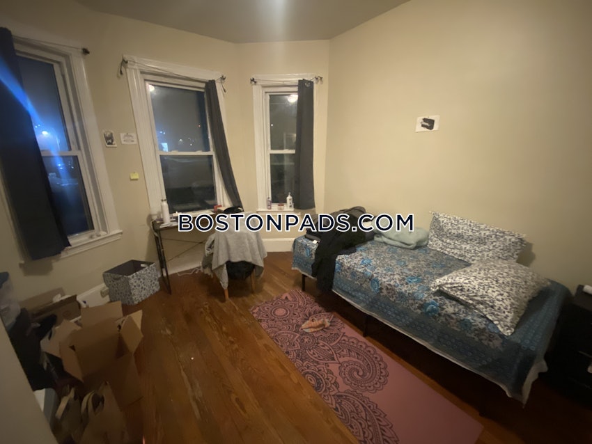 BOSTON - MISSION HILL - 4 Beds, 1.5 Baths - Image 9