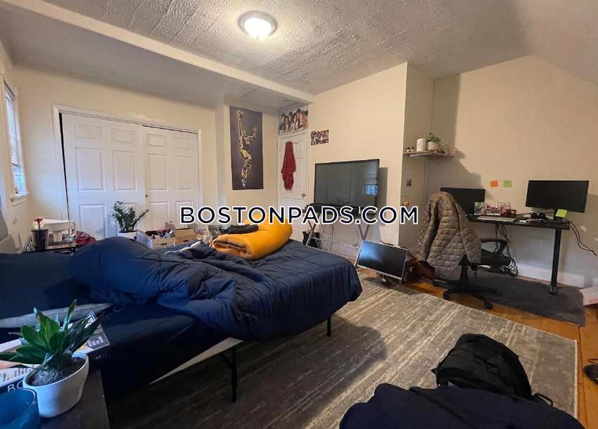 BOSTON - ALLSTON - 6 Beds, 3 Baths - Image 5
