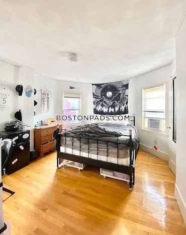 Boston - 6 Beds, 3 Baths