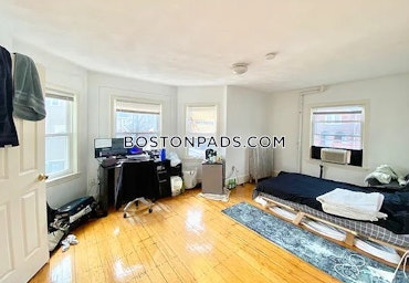 Boston - 6 Beds, 3 Baths