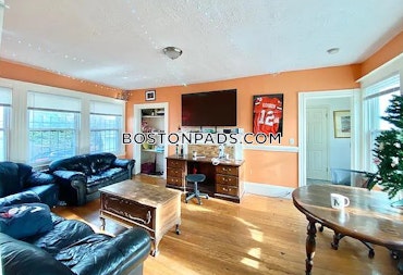 Boston - 6 Beds, 3 Baths