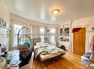 Brookline - 4 Beds, 2 Baths