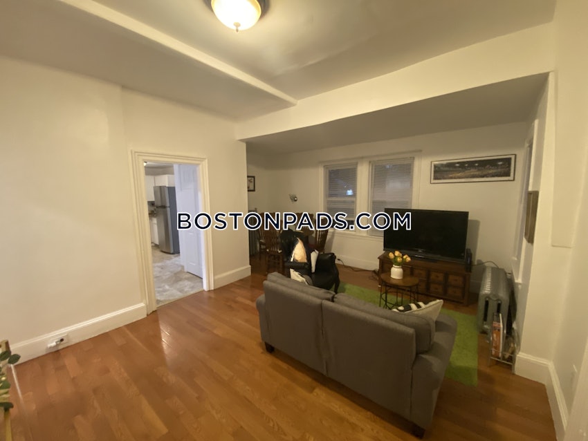QUINCY - WOLLASTON - 2 Beds, 1 Bath - Image 3