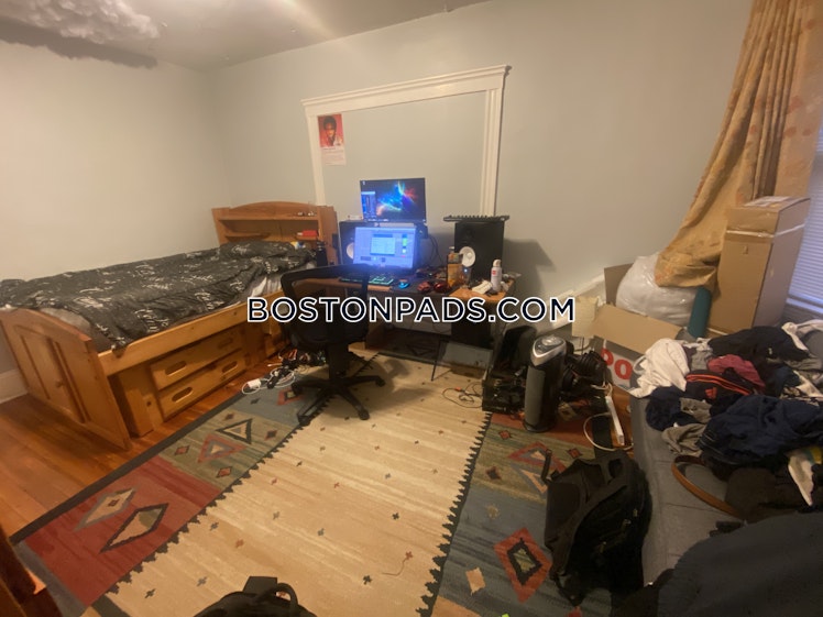 Netherlands Rd., Brookline