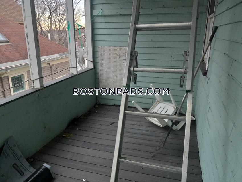 BOSTON - MISSION HILL - 4 Beds, 2 Baths - Image 11