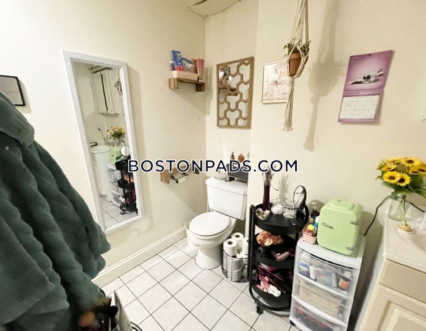 BOSTON - NORTHEASTERN/SYMPHONY - 5 Beds, 3 Baths - Image 9