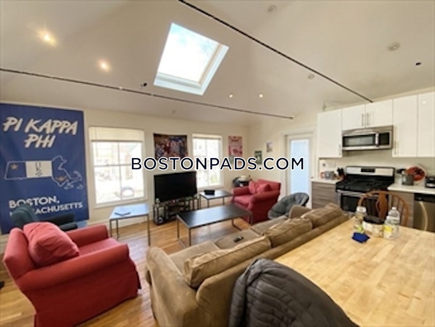 BOSTON - FORT HILL - 6 Beds, 3 Baths - Image 30