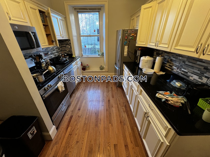 BOSTON - MISSION HILL - 4 Beds, 1 Bath - Image 6