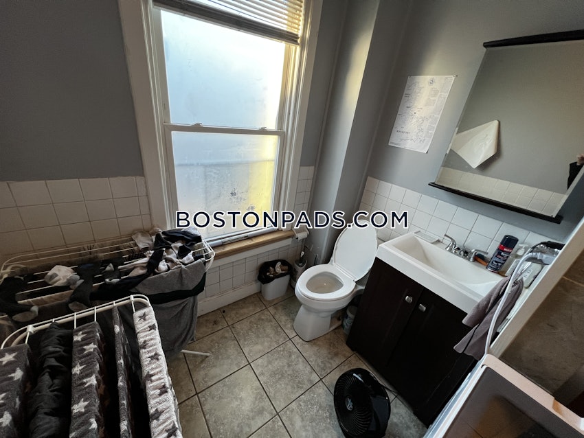 BOSTON - MISSION HILL - 4 Beds, 1 Bath - Image 3