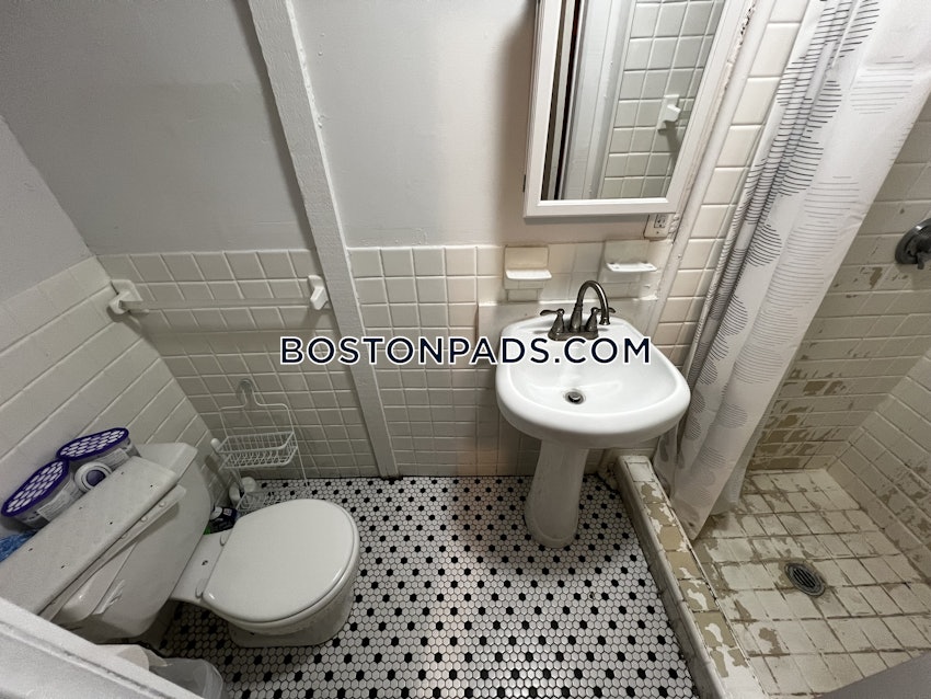 BOSTON - MISSION HILL - 4 Beds, 2 Baths - Image 26