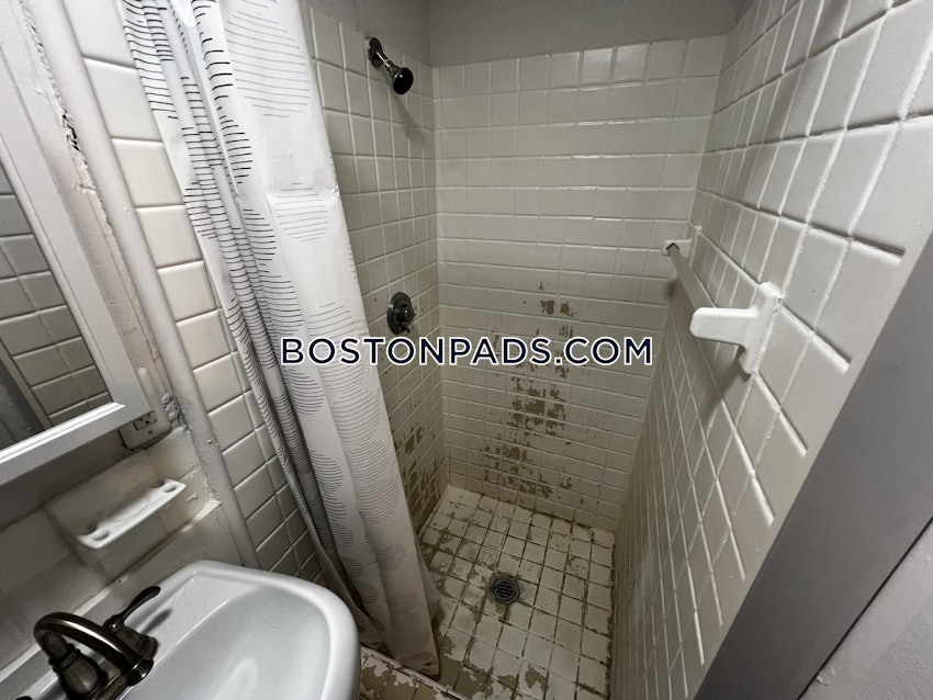 BOSTON - MISSION HILL - 4 Beds, 2 Baths - Image 25