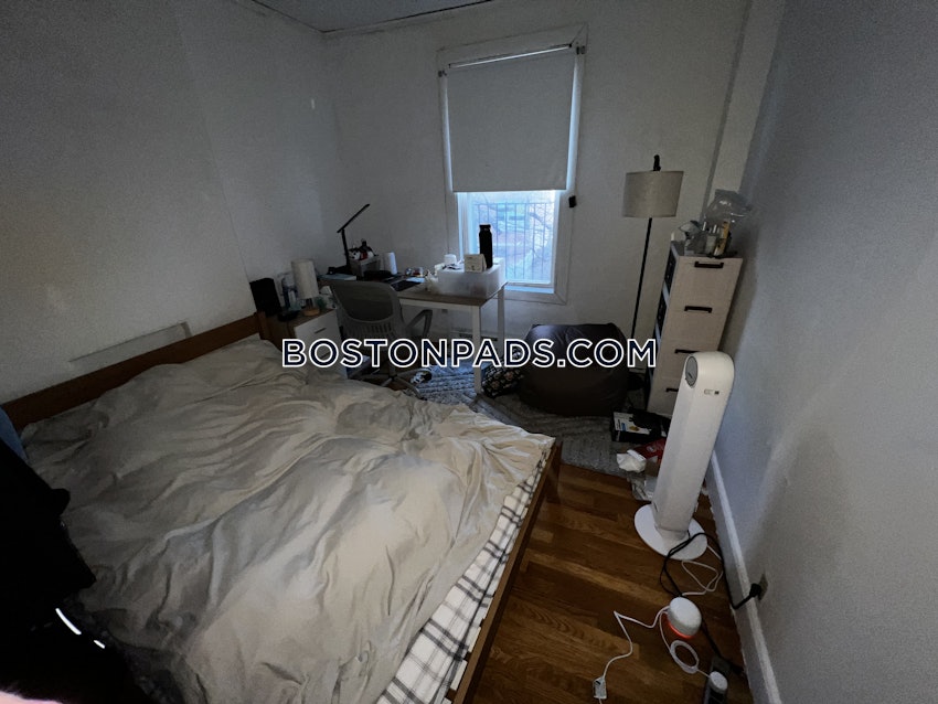 BOSTON - MISSION HILL - 4 Beds, 2 Baths - Image 18