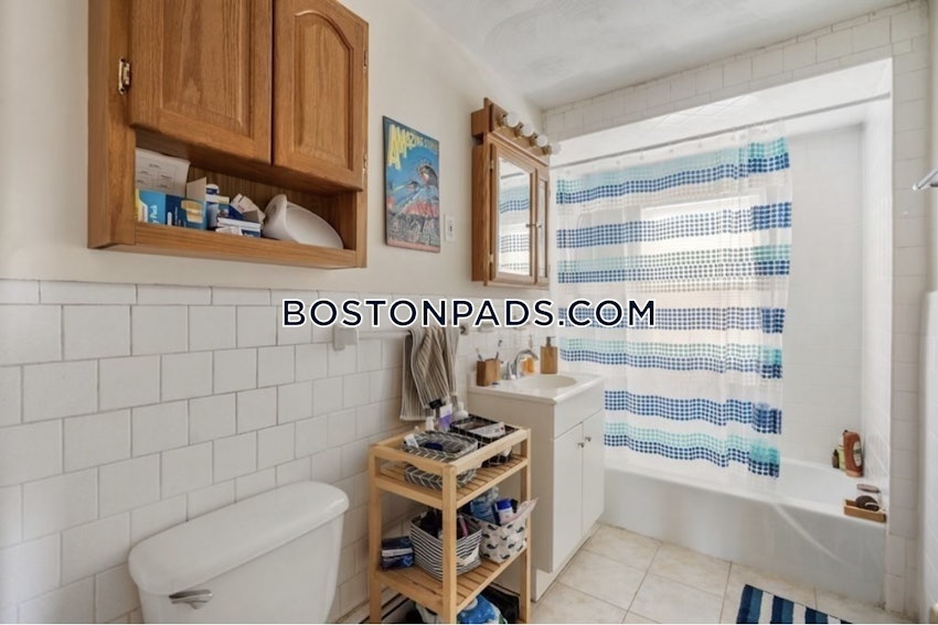 SOMERVILLE - TUFTS - 3 Beds, 1 Bath - Image 4