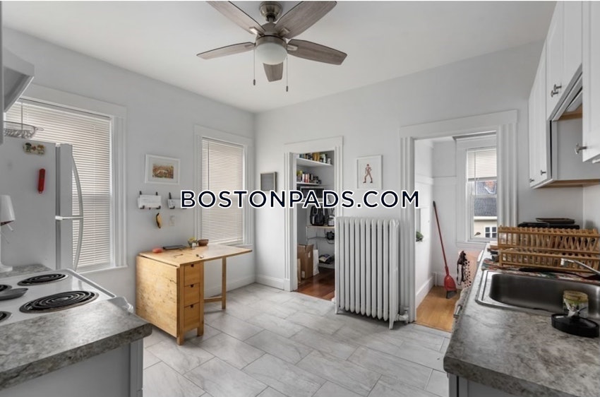 SOMERVILLE - TUFTS - 3 Beds, 1 Bath - Image 3