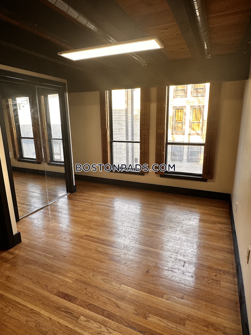 CAMBRIDGE - HARVARD SQUARE - 3 Beds, 2 Baths - Image 18