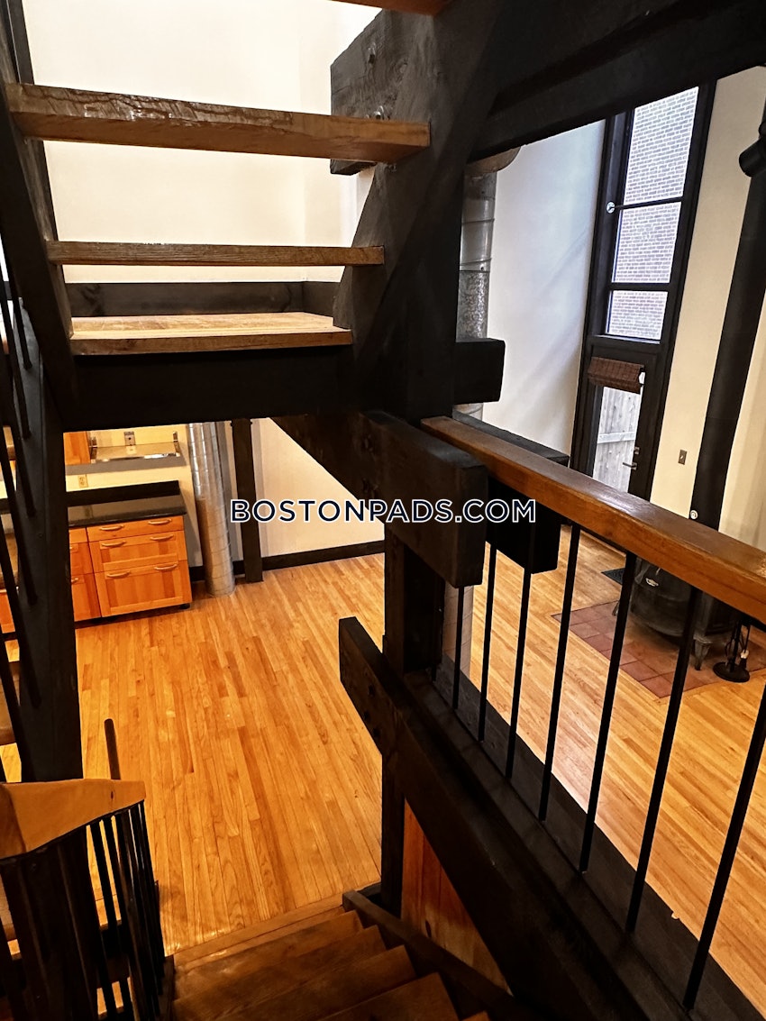 CAMBRIDGE - HARVARD SQUARE - 3 Beds, 2 Baths - Image 8