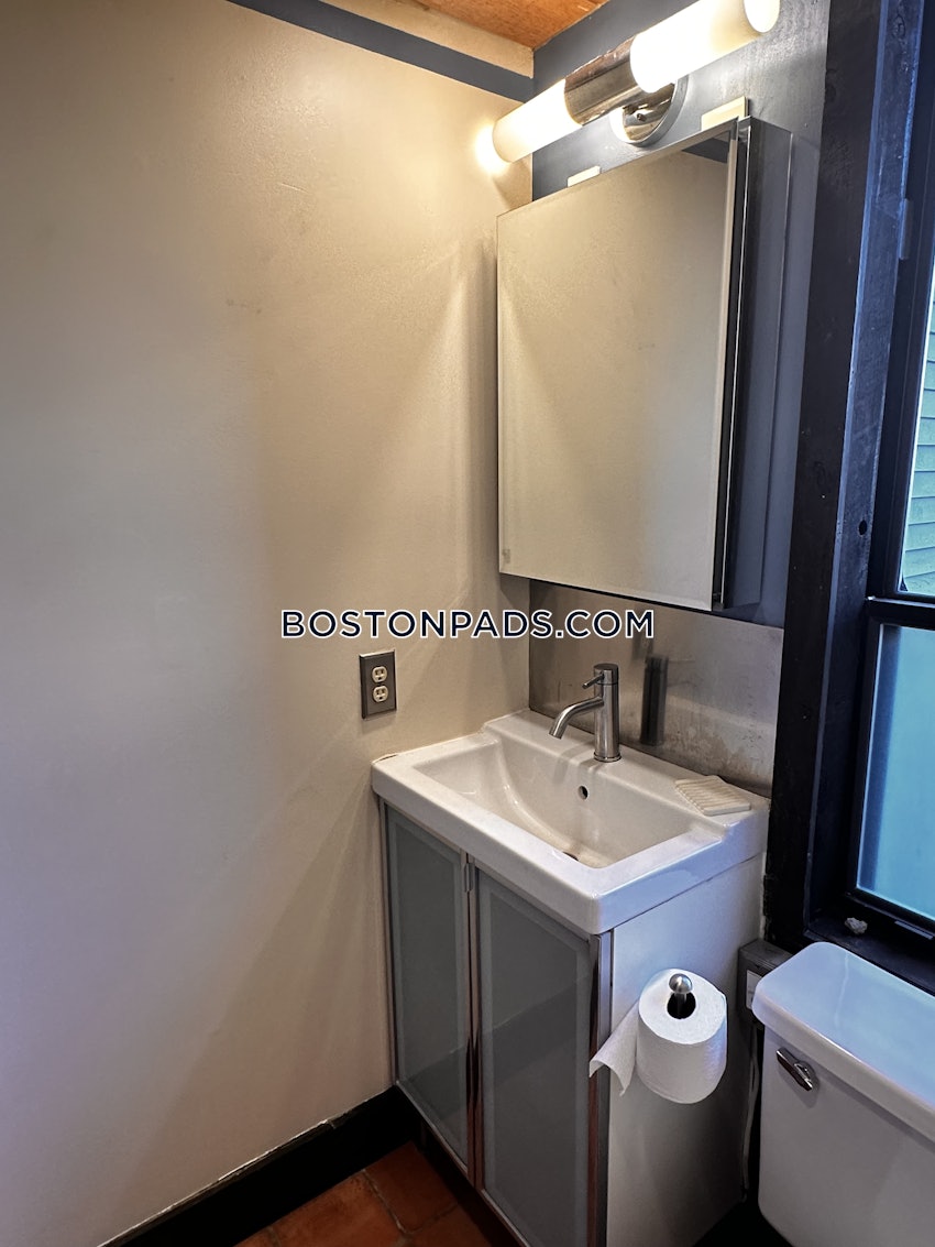 CAMBRIDGE - HARVARD SQUARE - 3 Beds, 2 Baths - Image 23