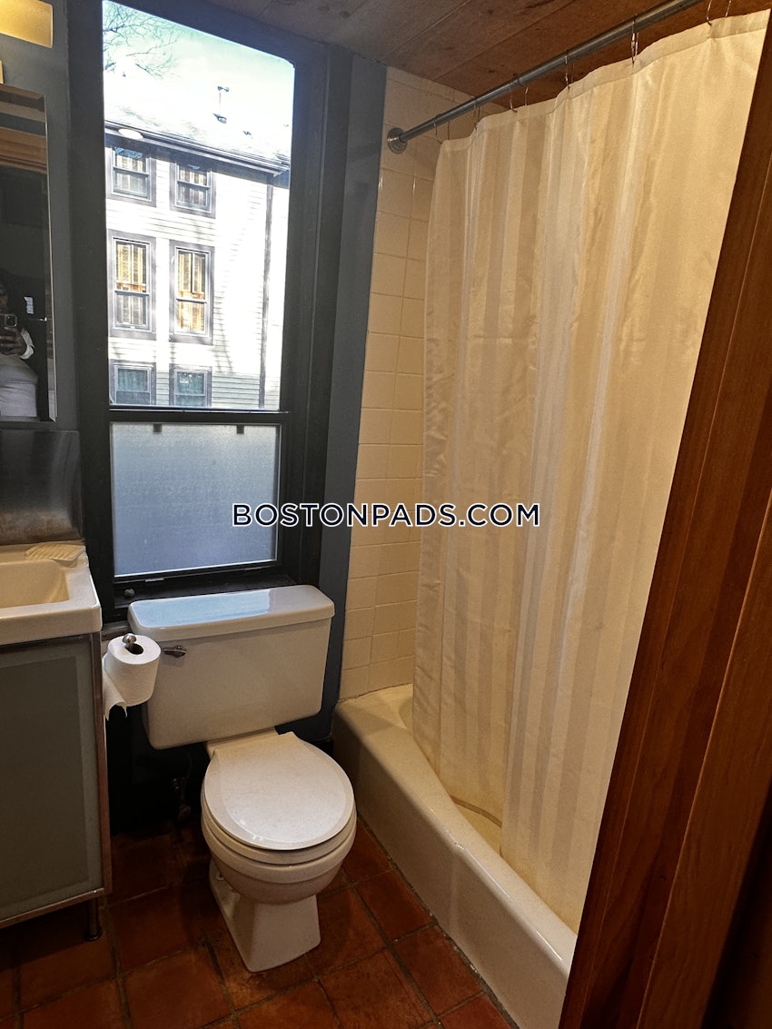 CAMBRIDGE - HARVARD SQUARE - 3 Beds, 2 Baths - Image 22