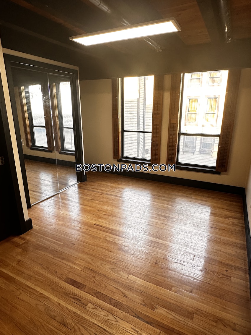 CAMBRIDGE - HARVARD SQUARE - 3 Beds, 2 Baths - Image 6