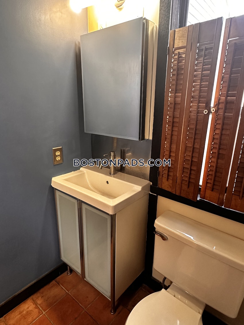 CAMBRIDGE - HARVARD SQUARE - 3 Beds, 2 Baths - Image 21