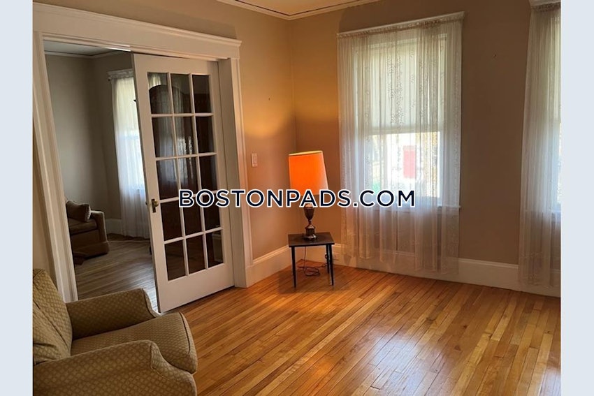 MEDFORD - TUFTS - 4 Beds, 1 Bath - Image 6